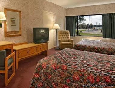 Super 8 By Wyndham Ashland Hotel Exterior photo